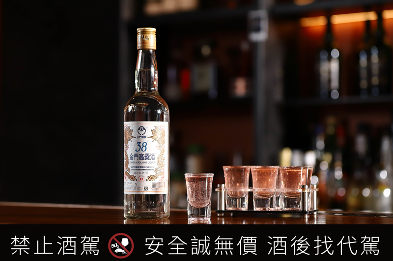 【金門酒廠新聞稿圖檔】三藩市酒吧創辦人Brandon調製「金高來一Shot Kinmen Shot